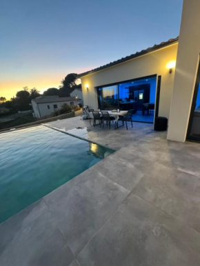 Magnifique maison de village avec piscine chauffée et jacuzzi